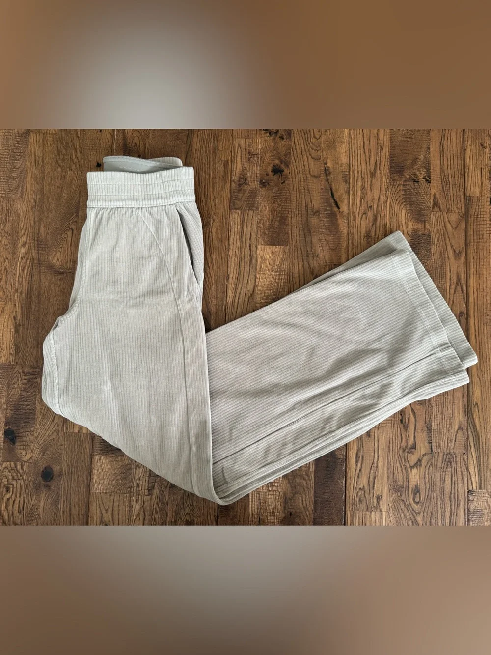 Lululemon‎ Scuba Velvet Cord Mid Rise Wide Leg Pants Riverstone Size 2 W5FRES
